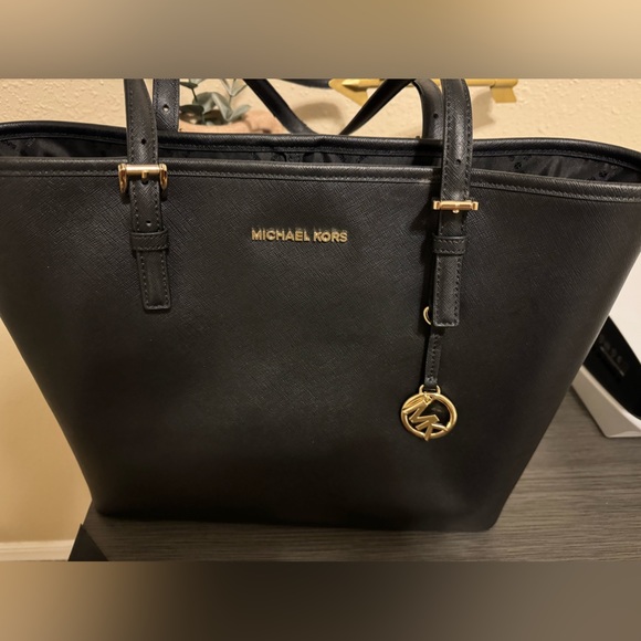 black Michael Kors medium tote purse - Picture 8 of 8